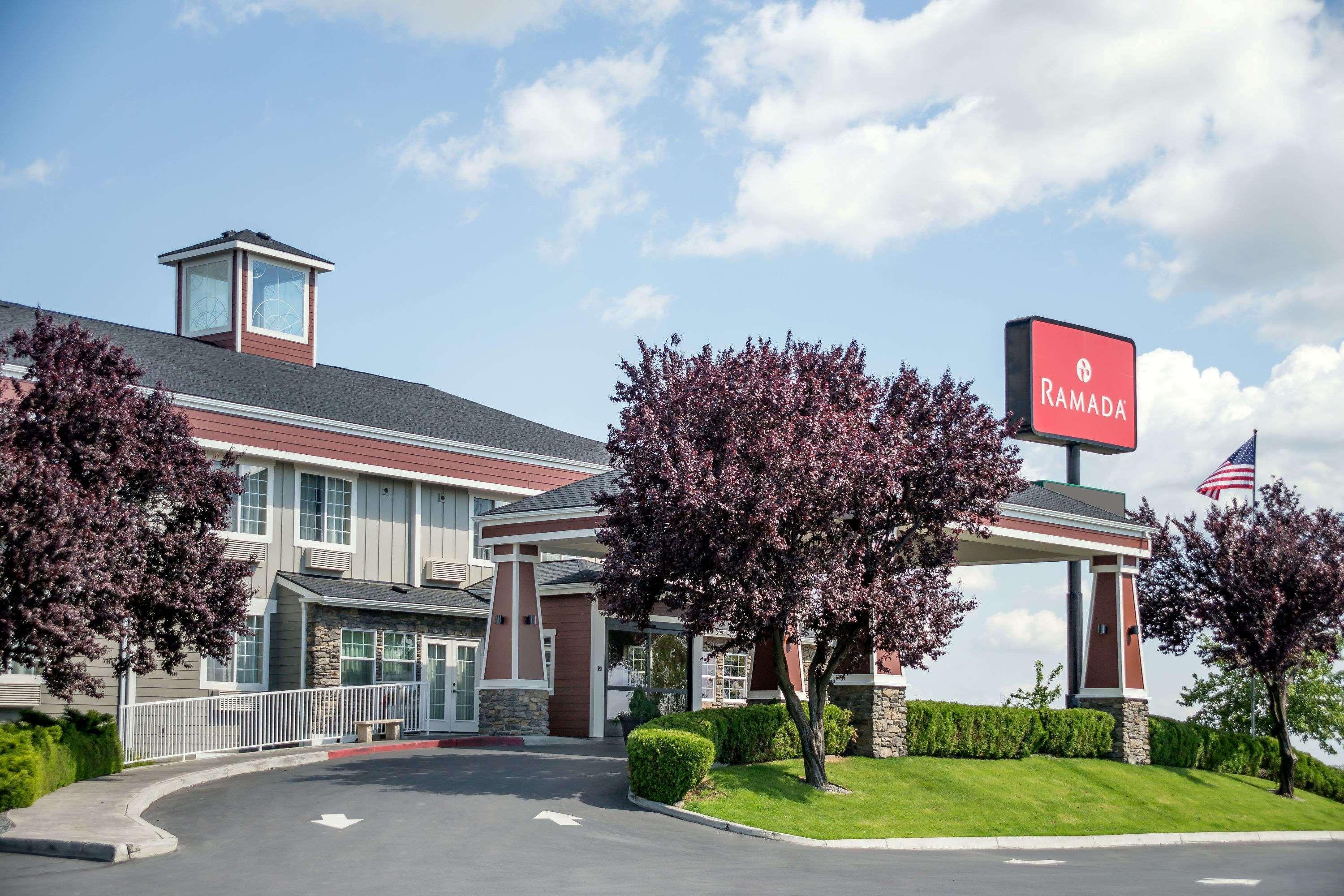 Hotel Ramada By Wyndham Moses Lake Exterior foto